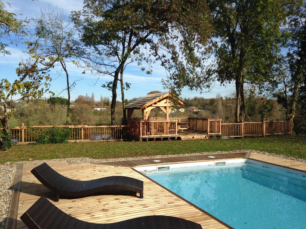 Along The River Bergerac Rum bild
